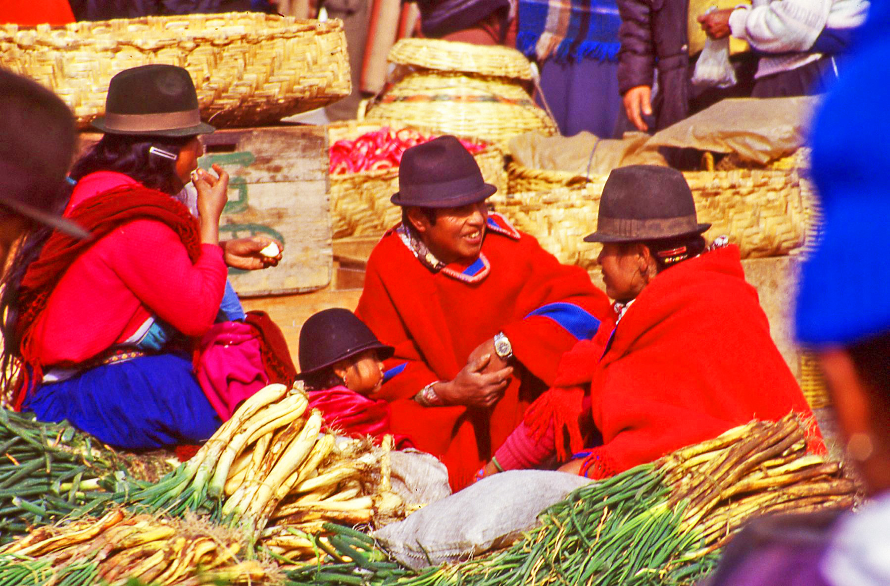 Lunchtime on Market Day Ecuador © JonoVernon-Powell