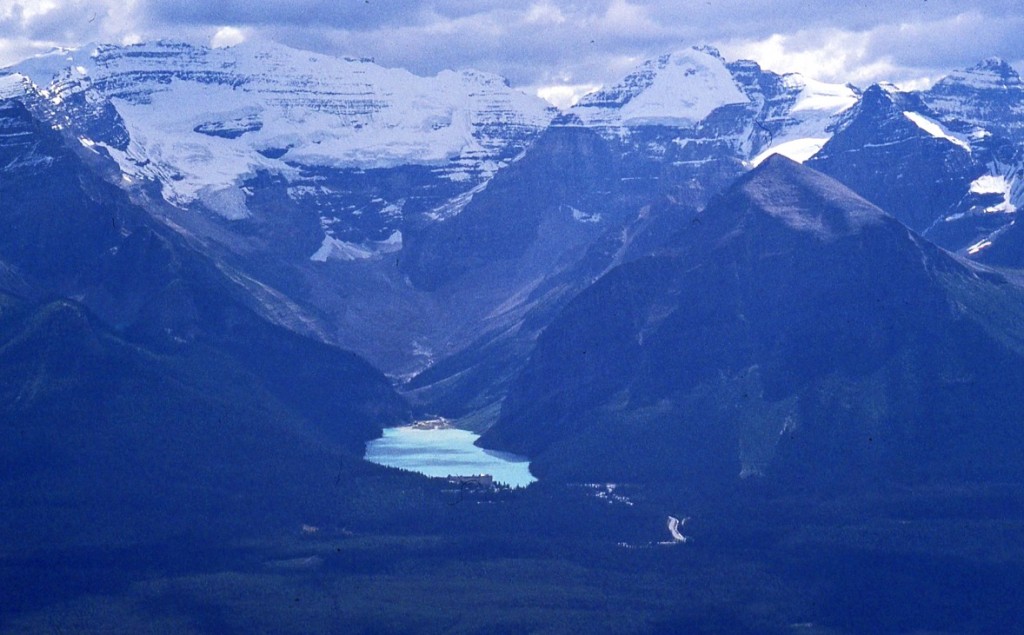 Chateau Lake Louise Banff National Park.jpg copyright-nomadic-thoughts-worldwide-travel